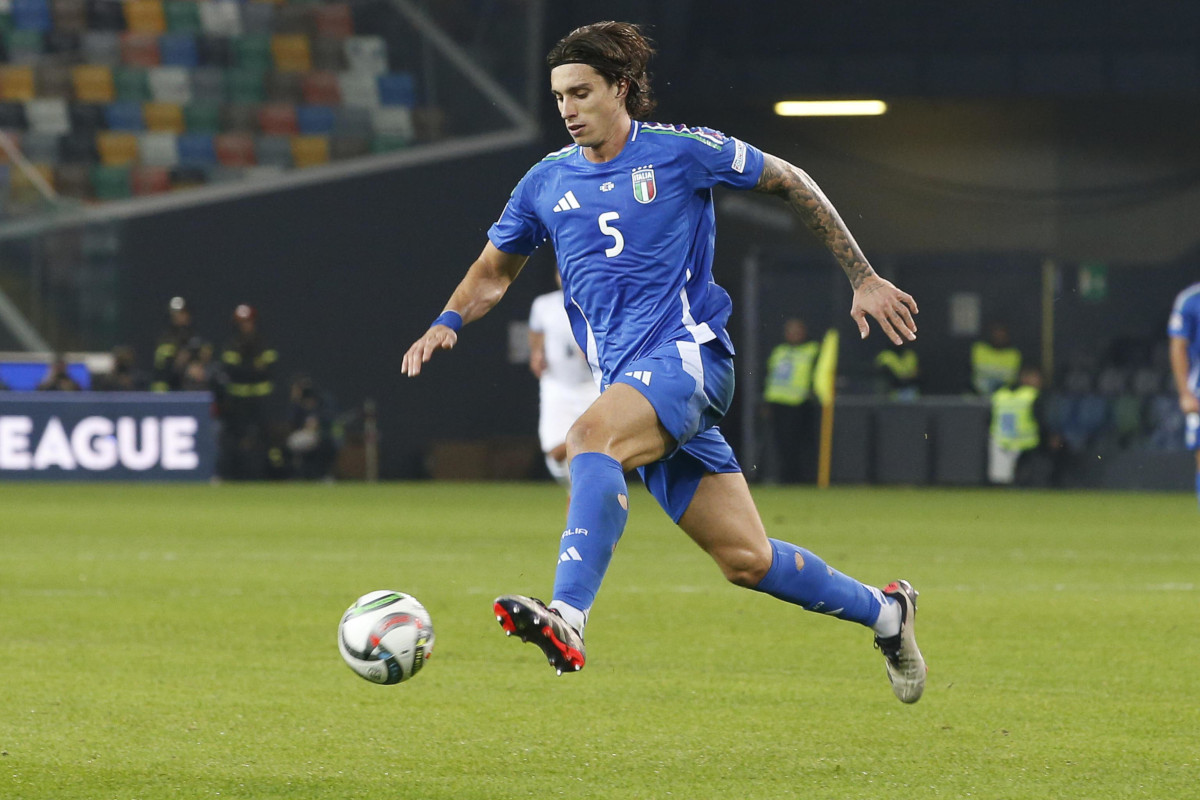 epa11659423 Riccardo Calafiori of Italy in action during the UEFA Nations League A soccer match Italy vs Israel in Udine, Italy, 14 October 2024. EPA-EFE/DAVIDE CASENTINI